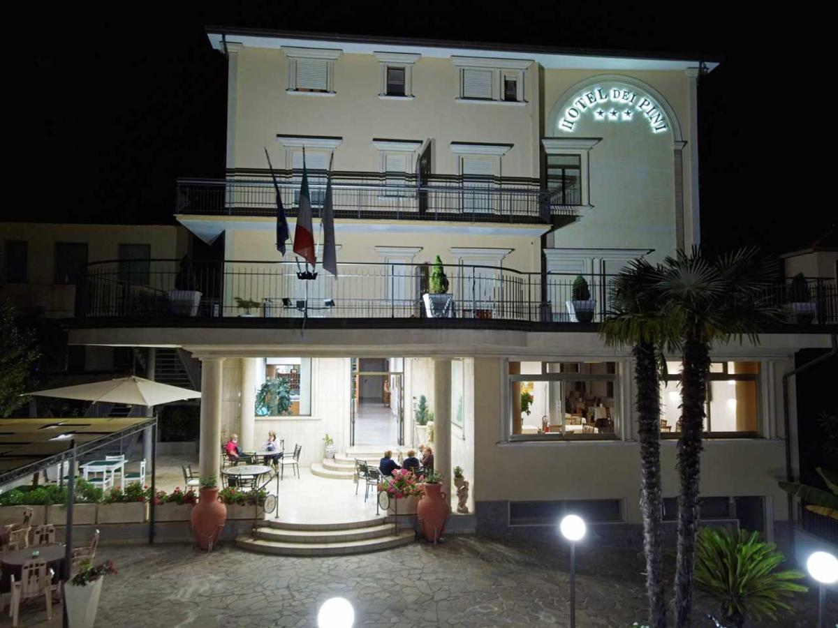 Hotel Dei Pini フィウッジ エクステリア 写真